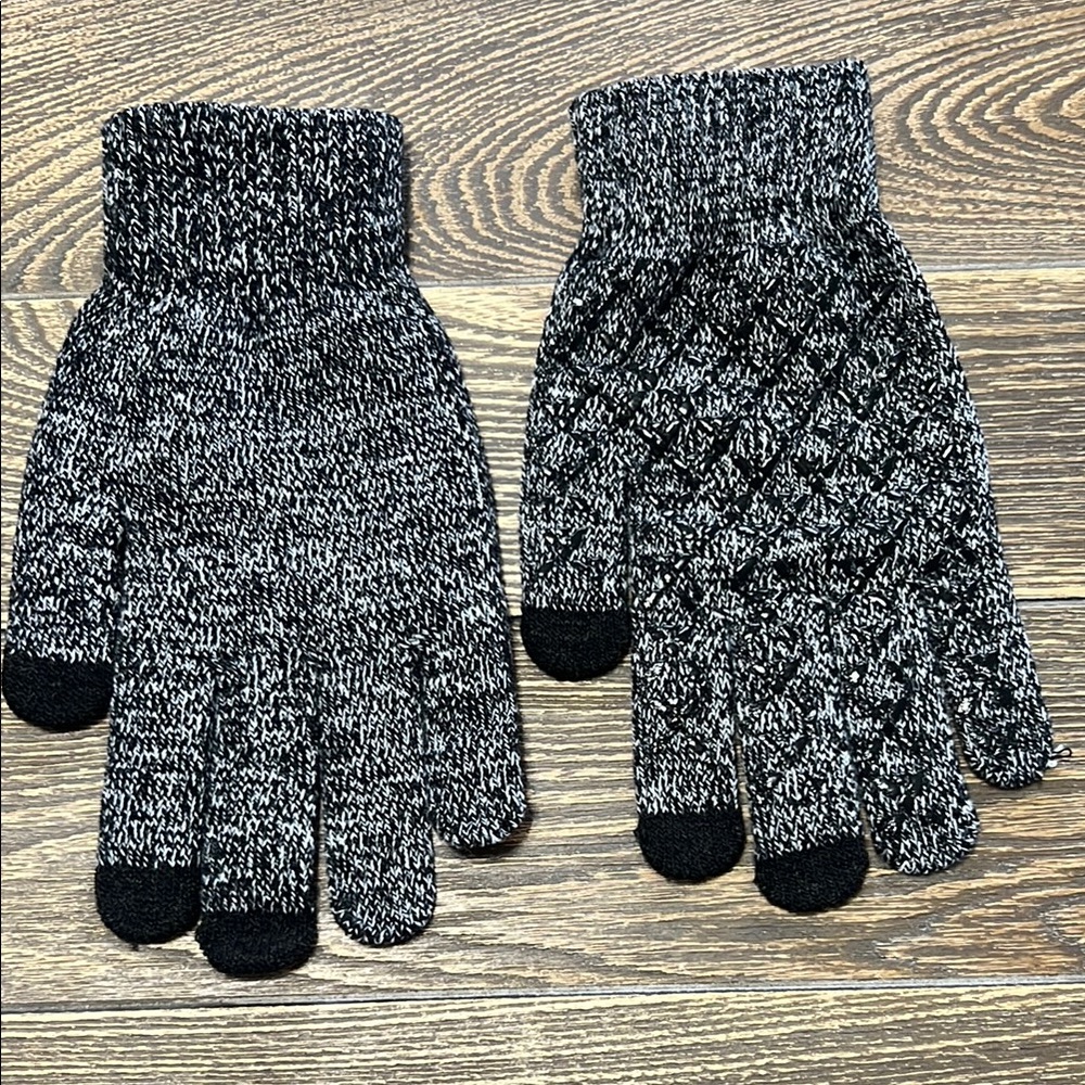 Black & White Knit Gloves With Grip Woman’s Set of Two Winter Snow Ski‎